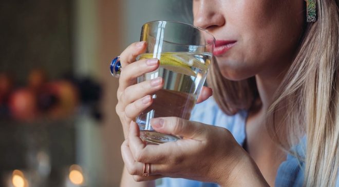 Aç karnına 1 litre su içince ne olur? Her sabah yapmanın etkisi