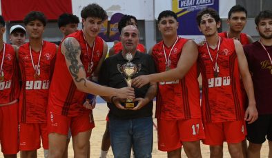Final serisinin en değerli oyuncusu YDÜ’den Serhan Öner oldu