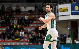 Erten Gazi yeniden Türkiye’de. Milli oyuncu, ligin yeni takımı Esenler Erokspor ile anlaştı
