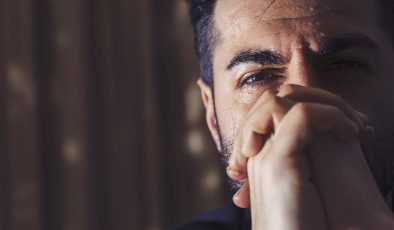 Erkekler ağlamaz: Yardım istemek güçsüzlük mü? – Son Dakika Yaşam Haberleri