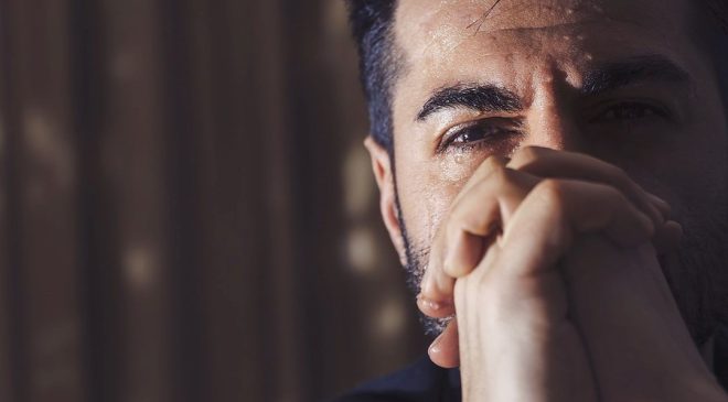 Erkekler ağlamaz: Yardım istemek güçsüzlük mü? – Son Dakika Yaşam Haberleri