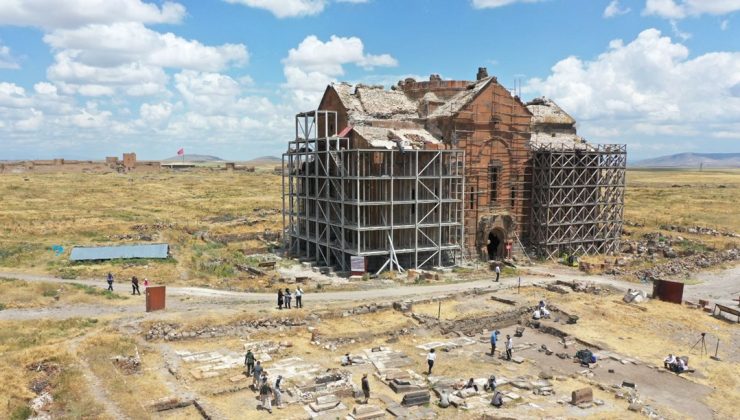 Toprak altındaki tarihin ortaya çıkarılması için 6 noktada kazı yapılıyor