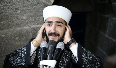 Diyarbakır’ın sıra dışı imamı: Yarış motosikletiyle ilgi odağı oluyor