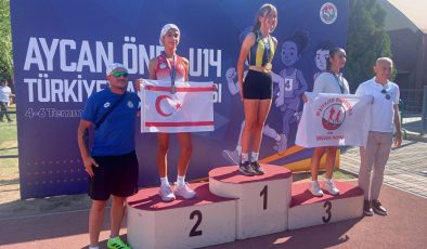 Aycan Önel U14 Türkiye Şampiyonası’nda Kumsal Arsal, 200 metre branşında Türkiye ikincisi oldu