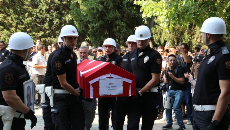 Türkiye, yangında hayatını kaybeden kahraman şehitlerini defnetti