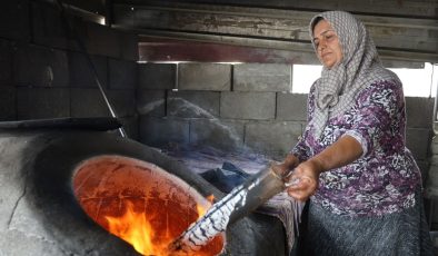 45 derece havada zorlu mesai: Alevlerin başında ekmek parası kazanıyorlar
