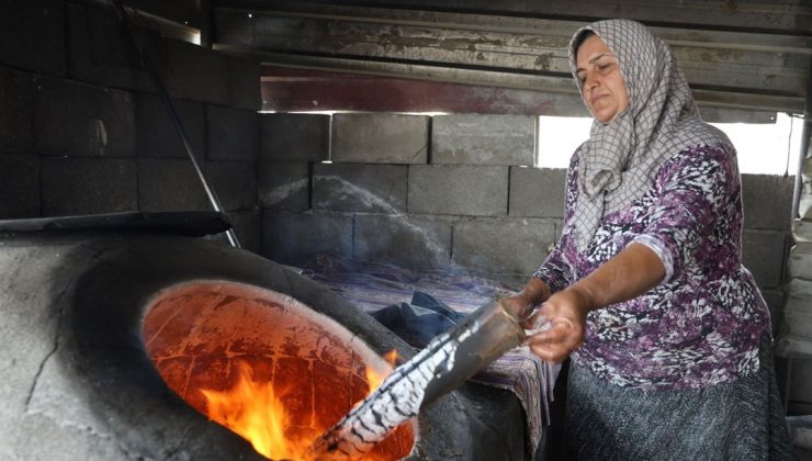 45 derece havada zorlu mesai: Alevlerin başında ekmek parası kazanıyorlar
