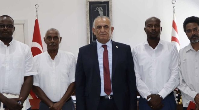 Bakan Çavuşoğlu, Kuzey Kıbrıs Sudan Topluluğu Derneği’ni kabul etti