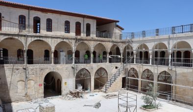 Son depremlerde ciddi hasar görmüştü: 400 yıllık Barutçu Hanı restore ediliyor