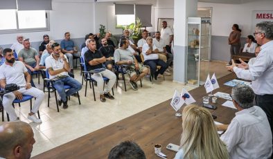 Erhürman, KTEZO’da bir grup esnafla bir araya geldi