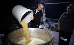 Çankırı’da asırlık gelenek: Bakır kazanlarda pişiriliyor