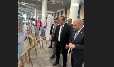 Ataoğlu, Mersin’de “Ada Kıbrıs” sergisini ziyaret etti