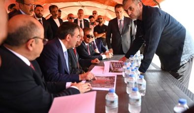TC Cumhurbaşkanı Yardımcısı Yılmaz, temasları kapsamında yeni Devlet Hastanesi inşaat alanını inceledi