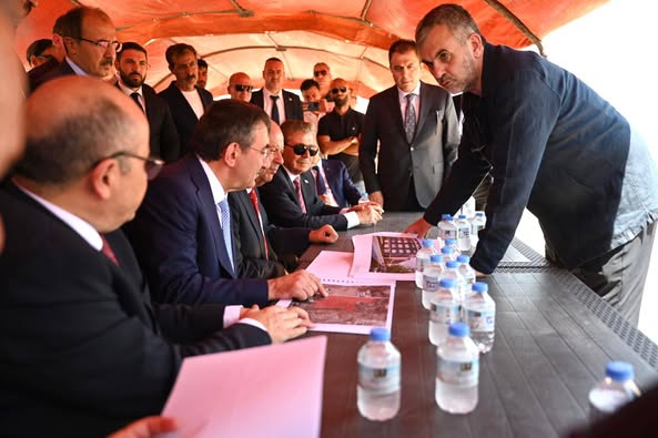TC Cumhurbaşkanı Yardımcısı Yılmaz, temasları kapsamında yeni Devlet Hastanesi inşaat alanını inceledi
