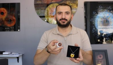 Çektiği iris fotoğraflarını takı ve tabloya dönüştürüyor: ”İlk uygulayan kişi benim”
