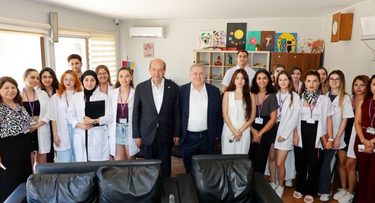 Cumhurbaşkanı Tatar, Pembe Köşk Psikiyatri Hastanesi’ni ziyaret etti