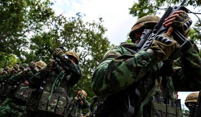 Tayland-Kamboçya sınırında çatışmalar sürüyor: 100 bin sivil tahliye edildi