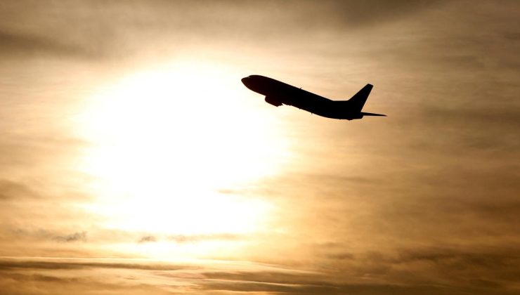 Rusya’da yaklaşık 50 kişiyi taşıyan yolcu uçağı kayboldu