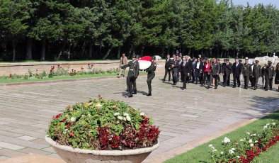 20 Temmuz Barış ve Özgürlük Bayramı Ankara’da da kutlanıyor…Büyükelçi Korukoğlu,Anıtkabir’i ziyaret etti