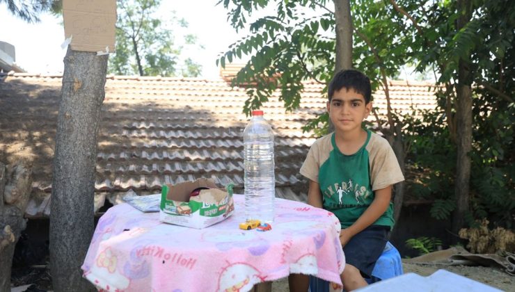 Yaşı küçük diye sanayiye almadılar: Su satarak bisiklet parasını biriktiriyor