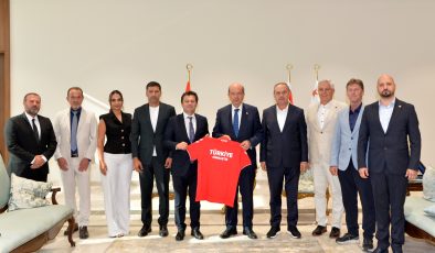Cumhurbaşkanı Tatar Türkiye Cimnastik Federasyonu heyetini kabul etti
