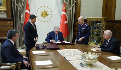 Türkiye’de Genelkurmay Başkanlığına Kara Kuvvetleri Komutanı Orgeneral Selçuk Bayraktaroğlu’nun atandı