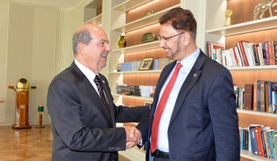 Cumhurbaşkanı Ersin Tatar, İngiltere Milletvekili Afzal Khan’ı kabul etti