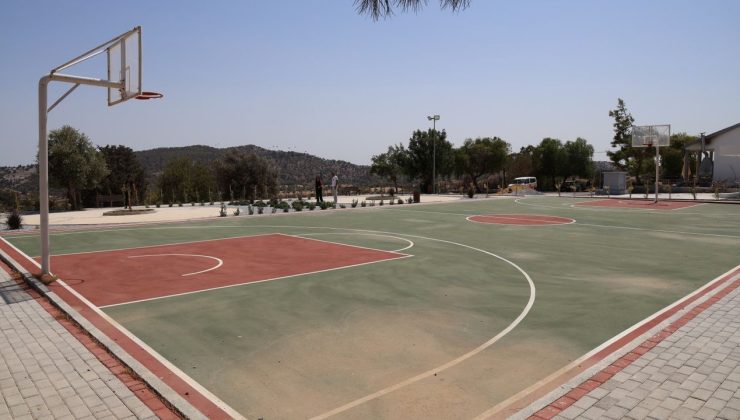 İskele Belediyesi’nden Ağıllar köyüne çok amaçlı sosyal ve spor alanı