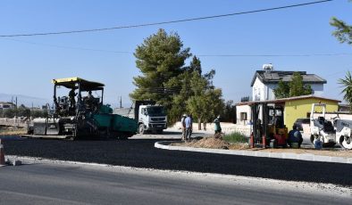Mesarya Belediyesi Vadili girişinde başlattığı kavşak düzenleme çalışmalarını sürdürüyor