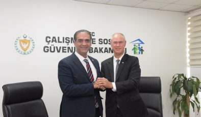 Gardiyanoğlu bakanlık görevini Hasipoğlu’na devretti