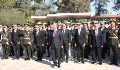 30 Ağustos Zafer Bayramı dolayısıyla Atatürk Anıtı’nda tören yapıldı