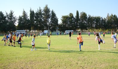 Mehmetçik Büyükkonuk Belediyesi Futbol Akademisi antrenmanlara başladı