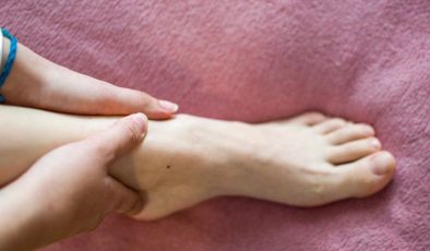 Kalp yetmezliğinin az bilinen belirtisi: Ayak bileklerinde ortaya çıkıyor