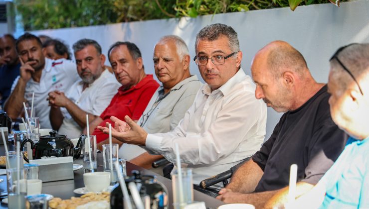 Erhürman, Gazimağusa’da esnafla buluştu