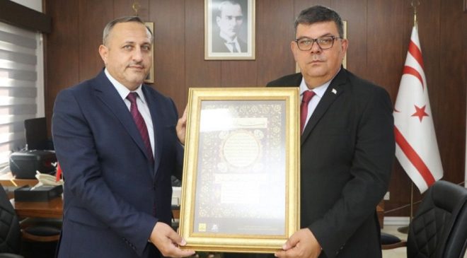 Maliye Bakanı Berova, KKTC Din İşleri Başkanı Moral’ı kabul etti