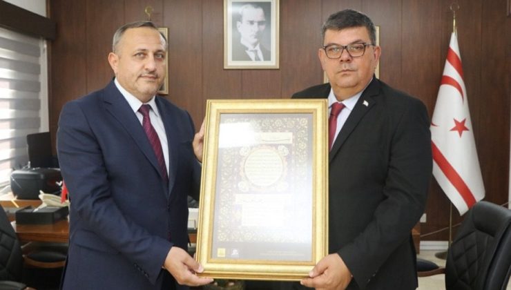Maliye Bakanı Berova, KKTC Din İşleri Başkanı Moral’ı kabul etti