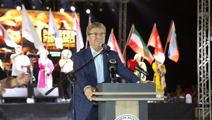 Üstel: KKTC’deki barış sayesinde birçok ülkeden çocuklarımız kendi kültürlerini sergilemek için buraya geldi