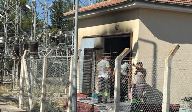 Güneşköy Trafo Merkezi’nde temizlik, arızalı kısımların ayrılması ve sistemin yeniden devreye sokulması çalışmaları yapılıyor