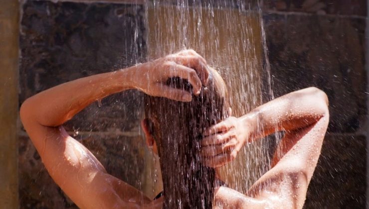 Başınıza soğuk su döktüğünüzde ne olur? Meğer ciddi riskleri varmış