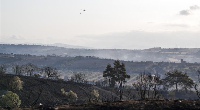Çanakkale’de büyük oranda kontrol altına alınan yangına müdahale 2. gününde sürüyor