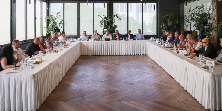 Erhürman ekonomistlerle buluştu:“Ekonomik yapının iyileştirilmesi adına yoğun bir çalışma süreci planlıyoruz”
