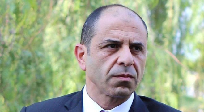 Özersay, Başbakan Üstel’in “silah ruhsatları” ile ilgili açıklamasına tepki gösterdi