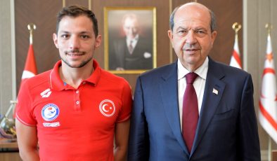 Cumhurbaşkanı Tatar, milli yüzücü Doğukan Ulaç’a başarılar diledi