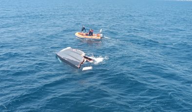 Marmara Adası açıklarında parçalanmış halde bulunan teknedeki iş insanı aranıyor