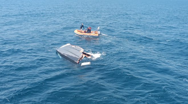 Marmara Adası açıklarında parçalanmış halde bulunan teknedeki iş insanı aranıyor
