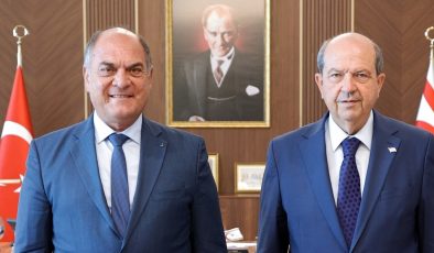 Cumhurbaşkanı Tatar, Değirmenlik Akıncılar Belediye Başkanı Ali Karavezirler’i kabul etti