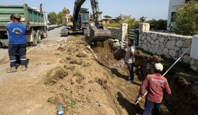 Turunçlu’da yağmur suyu drenaj ve kaldırım çalışmaları sürüyor