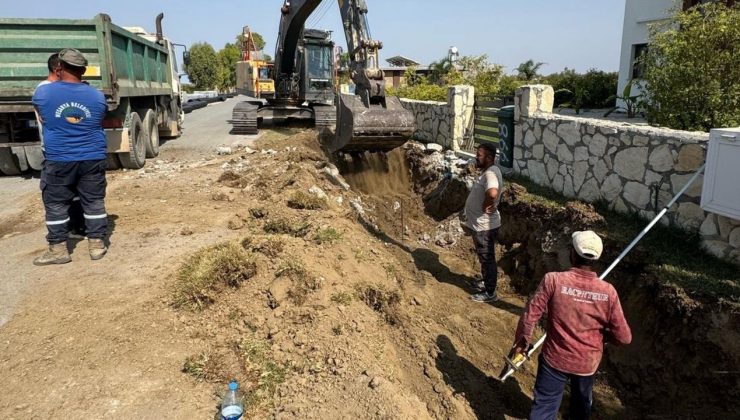 Turunçlu’da yağmur suyu drenaj ve kaldırım çalışmaları sürüyor