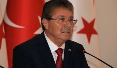 Başbakan Ünal Üstel, Colin Stewart’ın açıklamalarını değerlendirdi:”Gerçeklerden uzak, taraflı bir veda mesajı”