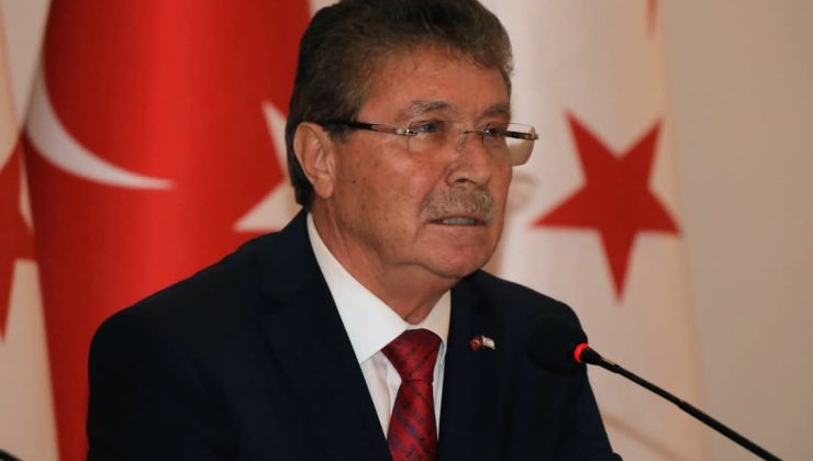 Başbakan Ünal Üstel, Colin Stewart’ın açıklamalarını değerlendirdi:”Gerçeklerden uzak, taraflı bir veda mesajı”